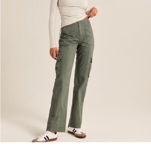 Abercrombie Relaxed Cargo Pants in Olive - 27/4 Long